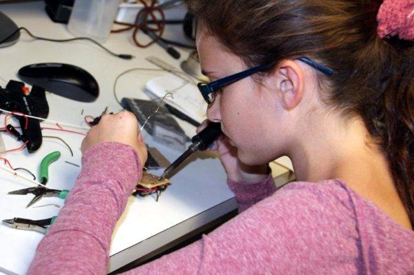 Hannah Prutchi working on SharkVision obstacle detector for the blind www.prutchi.com